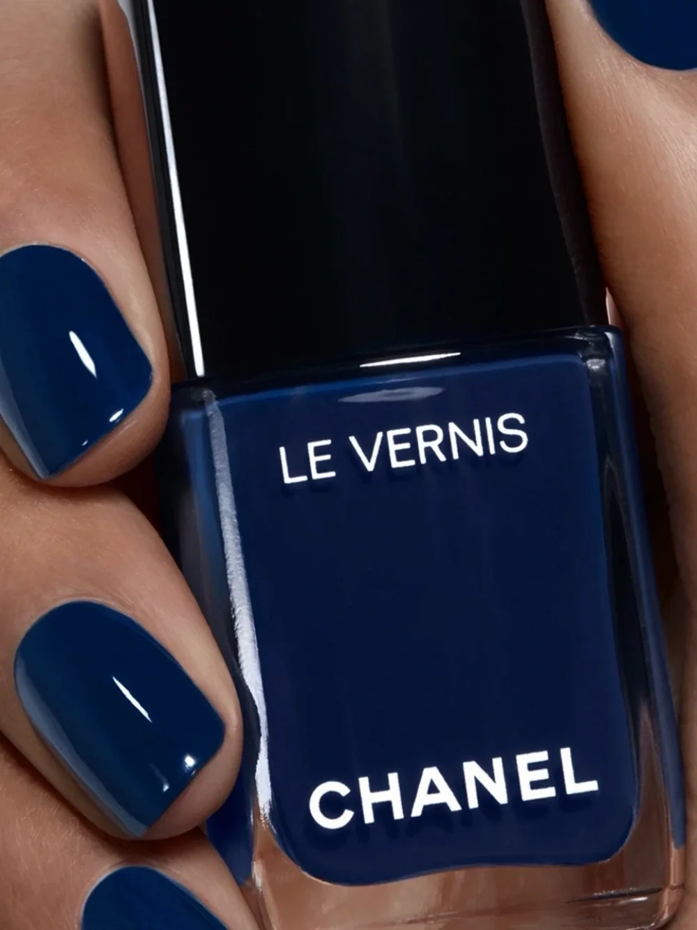 Chanel Le Vernis Nail Colour 127 Fuguese